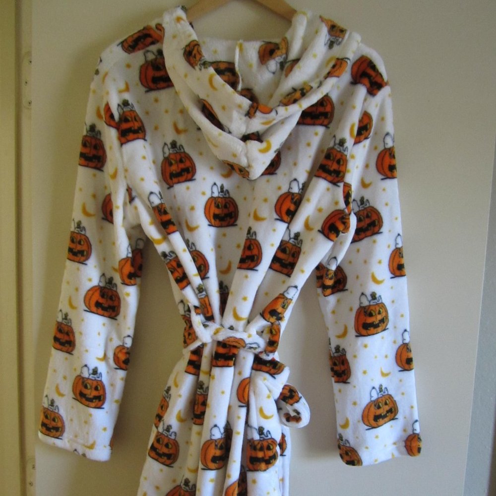 Snoopy Peanuts Berkshire Halloween Bathrobe Plush Robe Hooded Sleepwear Women - Picture 2 of 4